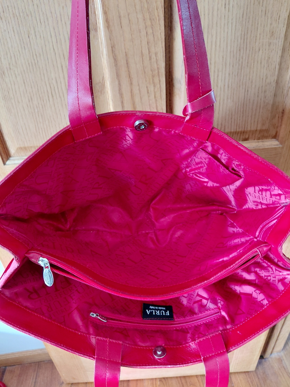 Furla Red Leather Tote Bag - Sleek Everyday Carry - Picture 4 of 7